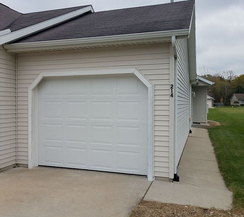 1st image of 214 Tanglewood Dr