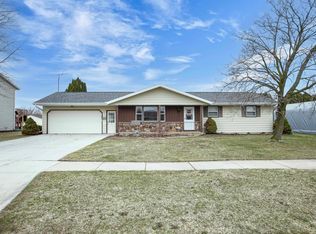 1703 Eisenhower St, New Holstein, WI 53061