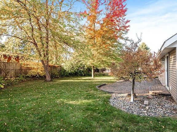3rd image of 465 Willow Creek Dr