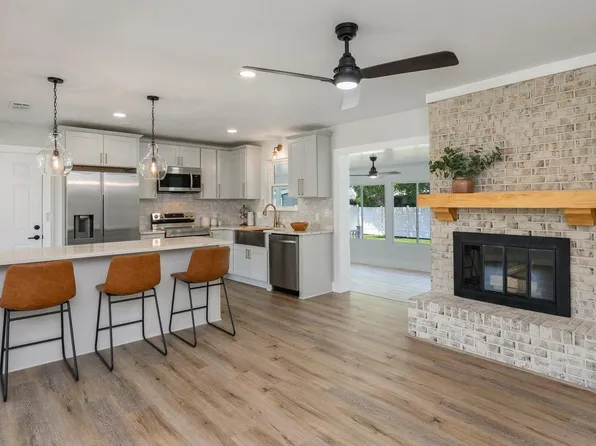 79 11th St, Shalimar, FL 32579