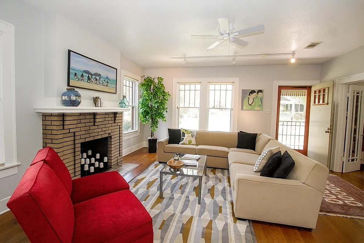 Building Photo - 1115 W 22nd St #1/2