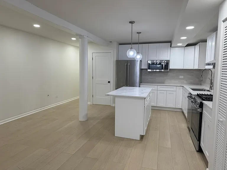2133 W Evergreen Ave #G — Photo 2