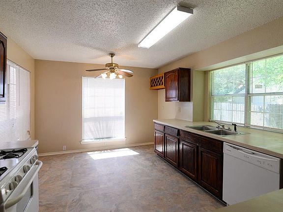 3rd image of 1152 Calvert Dr