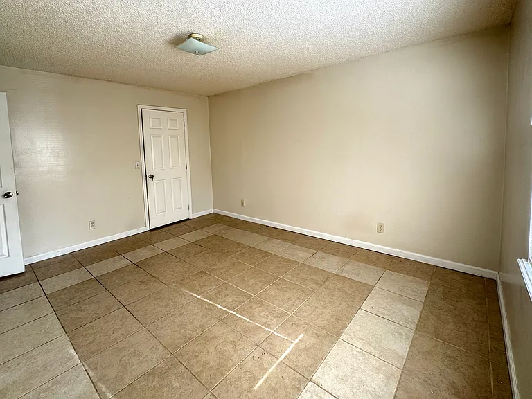 Cedar Creek Apartments — Photo 28