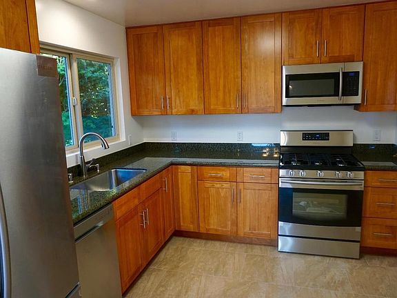 4th image of 2701 Carmel Dr