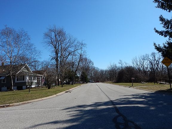 4th image of 3007 Barlow St