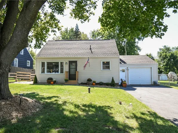 153 Kendall Dr W, East Syracuse, NY 13057