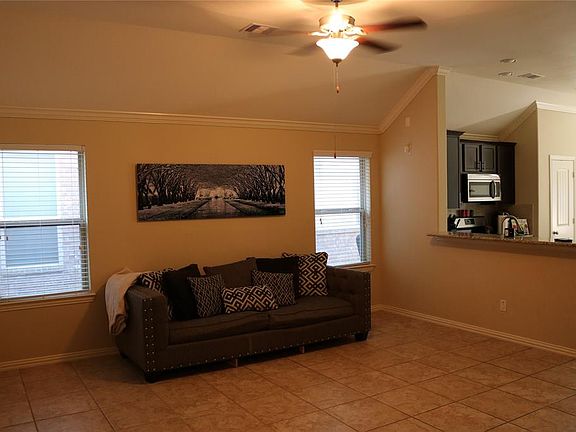 5th image of 2414 Brown Maple Dr