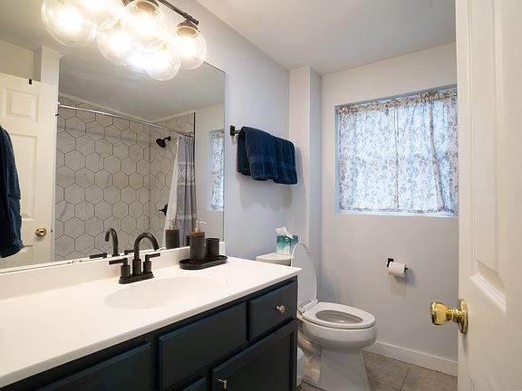 4th image of 502 S Division St #2