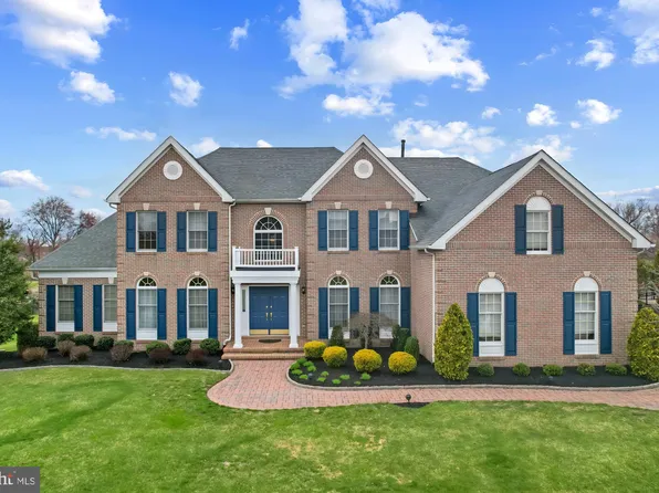 223 Country Club Dr, Moorestown, NJ 08057
