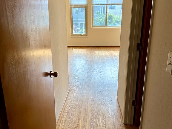 4th image of 571 36th Ave APT 1