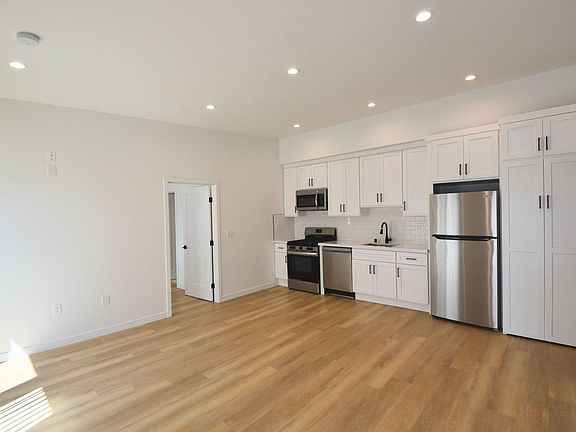 5th image of 777 N Brand Blvd #9