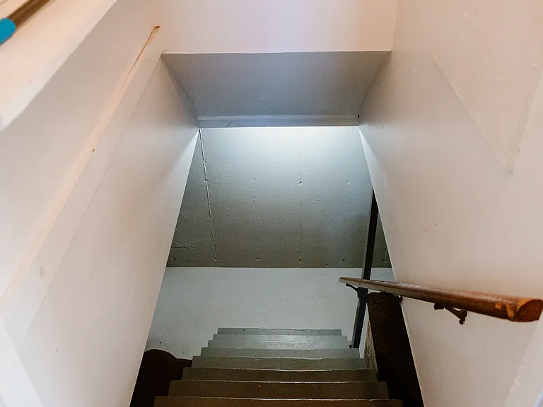216 E Grand Ave — Photo 30