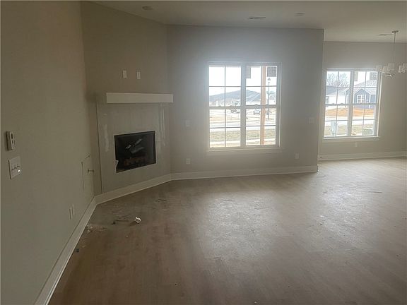 2nd image of 881 Pinnacle St