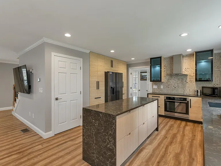 40 Mary Ann Ave — Photo 34