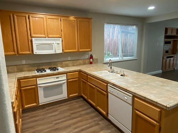 4th image of 7940 Alpine View Dr