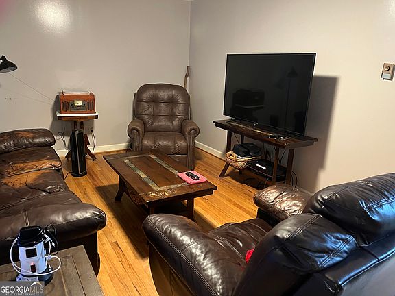 3rd image of 455 Pebblebrook Rd