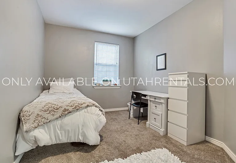 421 Belmont Pl #156 — Photo 4