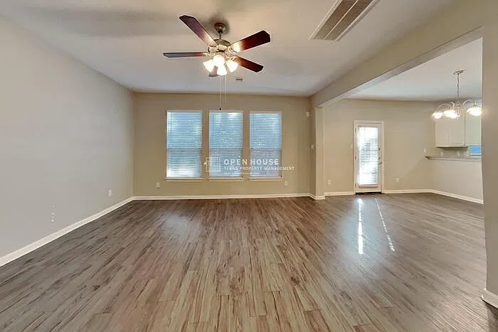 4 bed, 2.5 bath, 2441 sqft, $2,140 — Photo 3