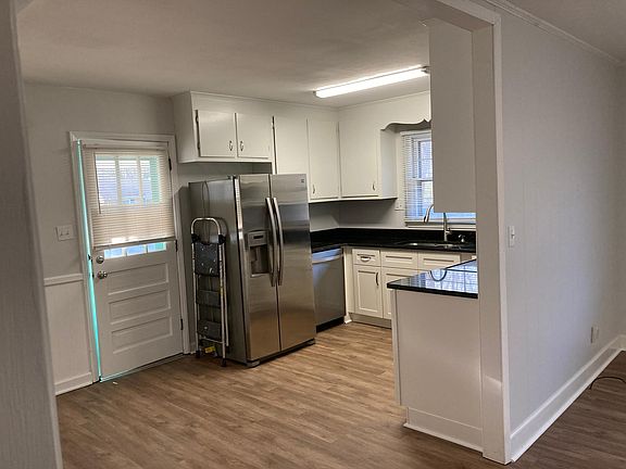 3rd image of 5722 Greenview Dr