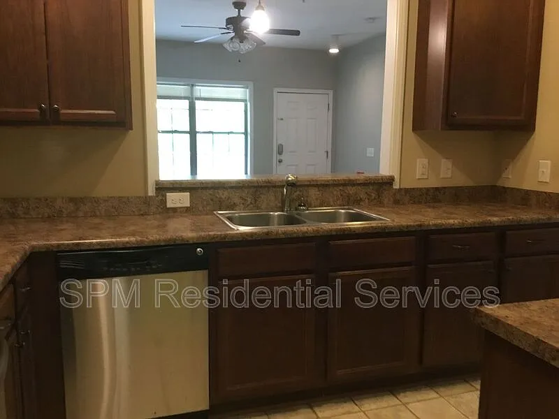 2 bed, 2.0 bath, 895 sqft, $1,595 — Photo 4
