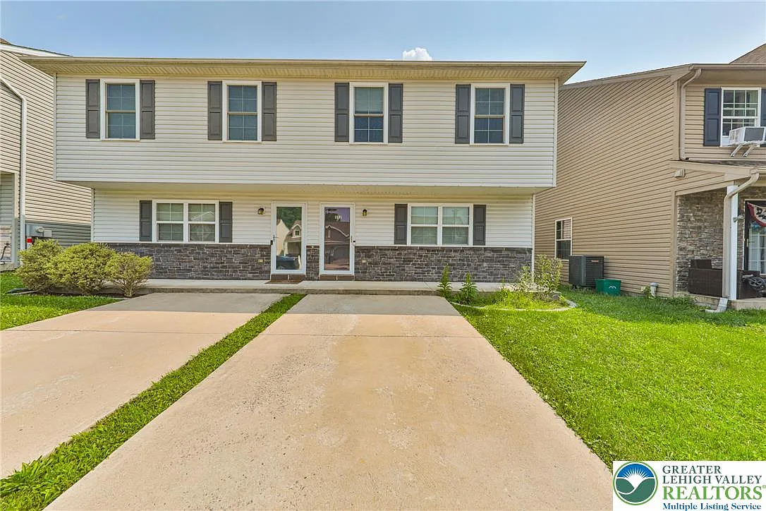 3 bed, 1.5 bath, 1491 sqft, $2,400 — Photo 1