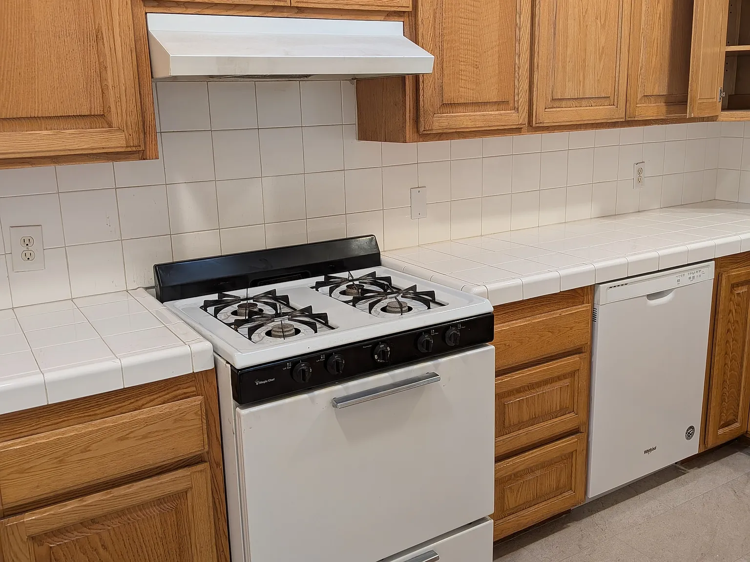 2 bed, 900 sqft, $2,200 — Photo 2