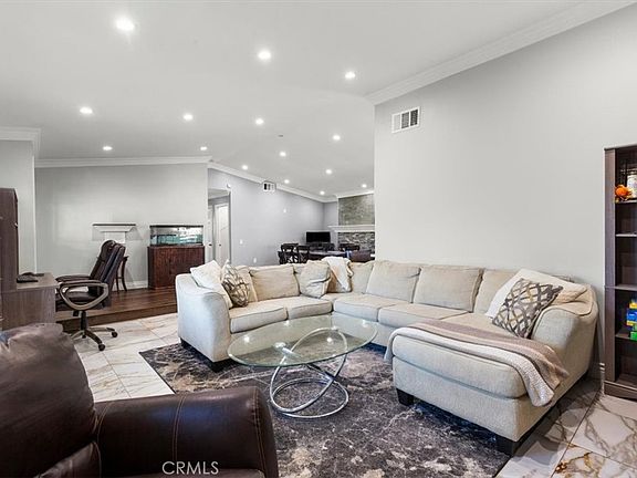 5th image of 661 Woodhill St