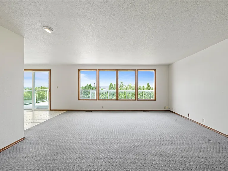 212 Edgewood Dr — Photo 5