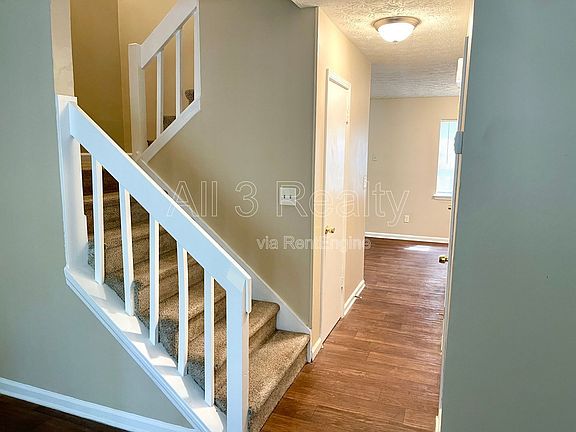 4th image of 145 Meadowbrook Ct APT D