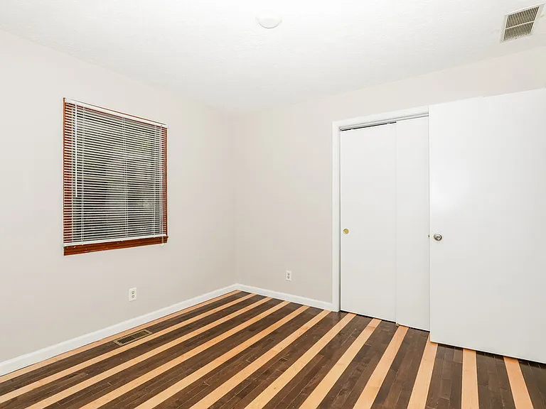 476 Spring Dr — Photo 12