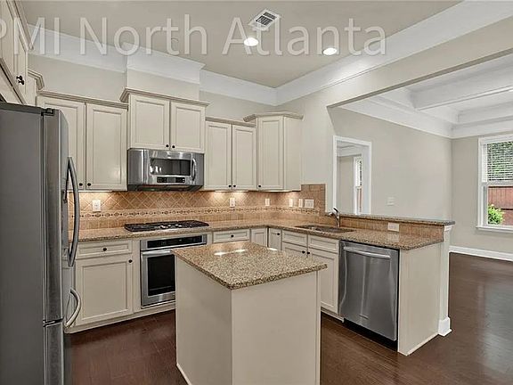 4th image of 112 Bradford Dr