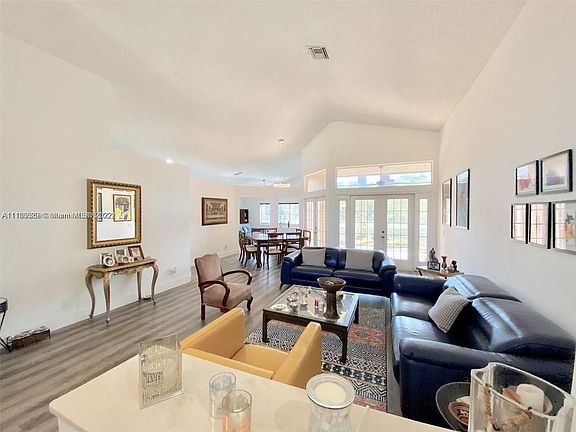 4th image of 334 Cambridge Dr #0