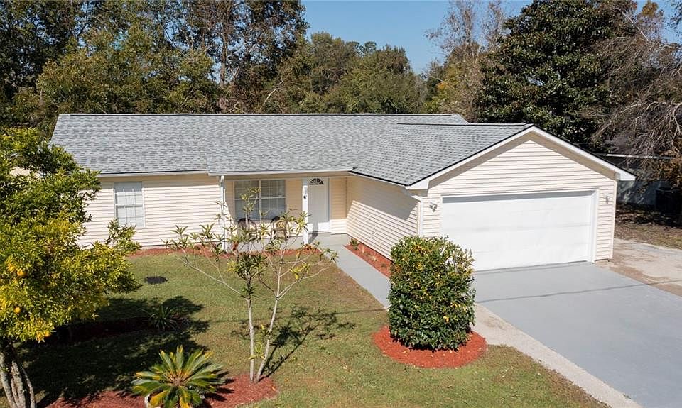 1st image of 106 Summer Brook Trl