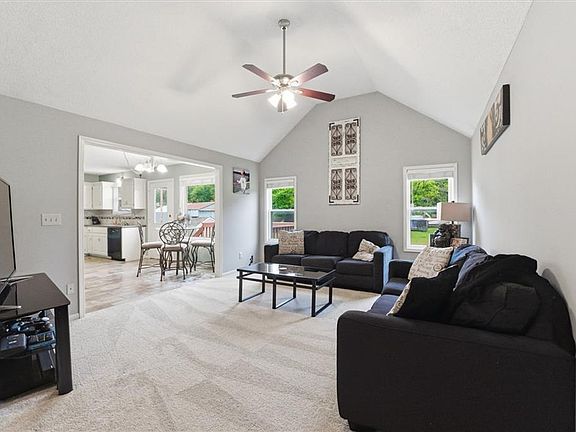 3rd image of 209 Dawn Ave