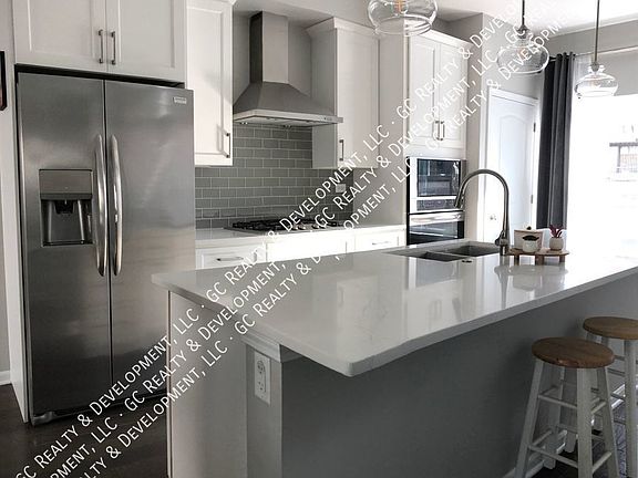 2nd image of 150 S Myrtle Ave