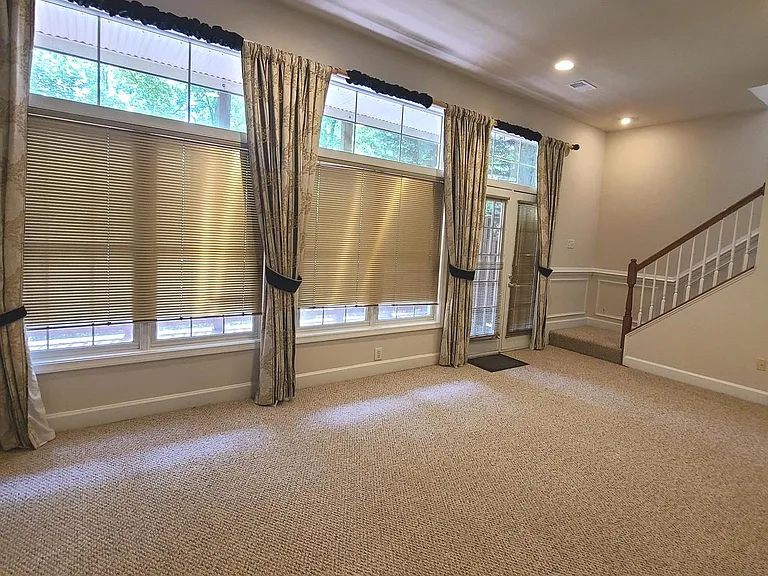 2511 Gadsby Pl — Photo 35