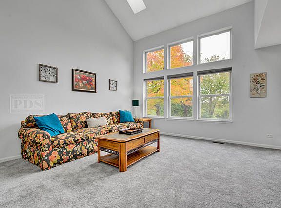 3rd image of 600 Arlington Ln