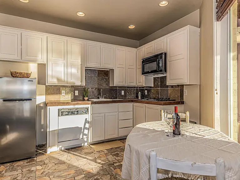 7623 Wyatt Lake Dr — Photo 3