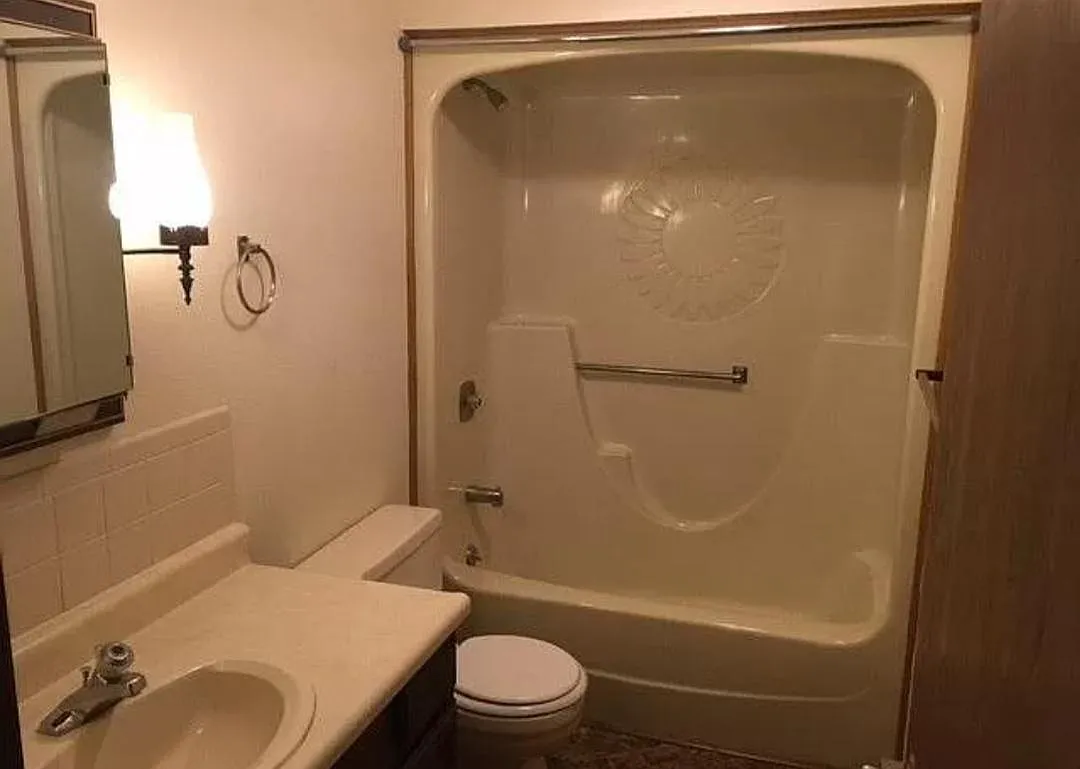 3 bed, 1600 sqft, $1,200 — Photo 2