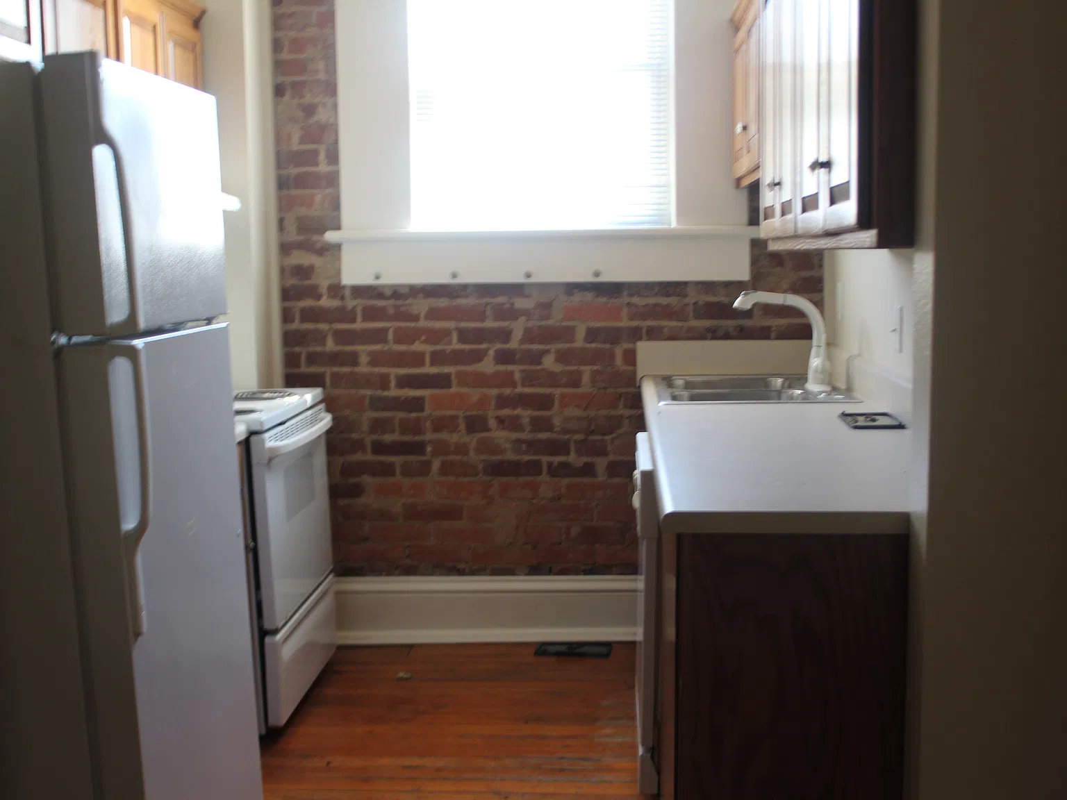 2 bed, 700 sqft, $1,200 — Photo 2