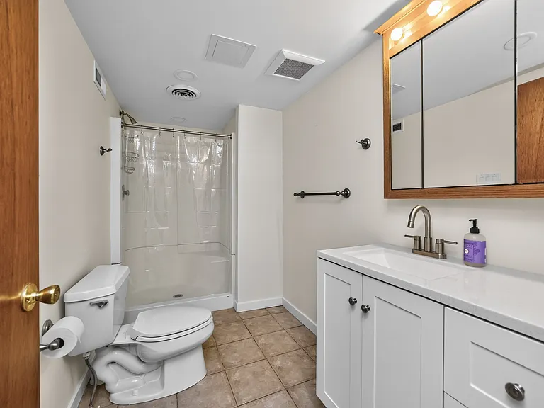 527 Oriole Dr — Photo 13
