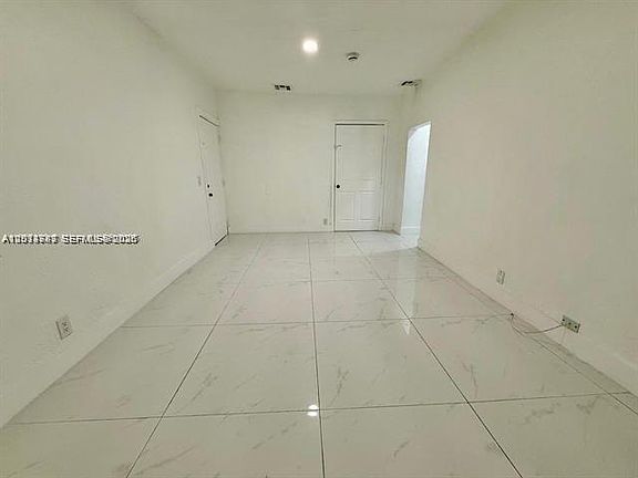 5th image of 2369 SW 17th Ter