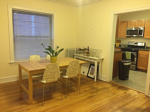 3rd image of 934 W Oakdale Ave APT 3E