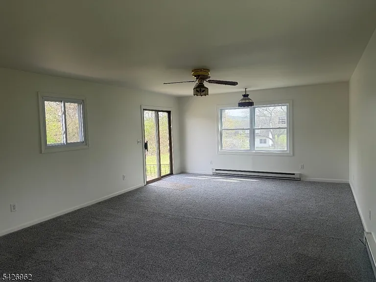 630 Dewey Ave #B — Photo 4