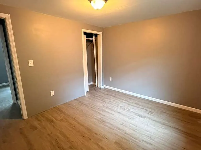 1 722nd Ave — Photo 3