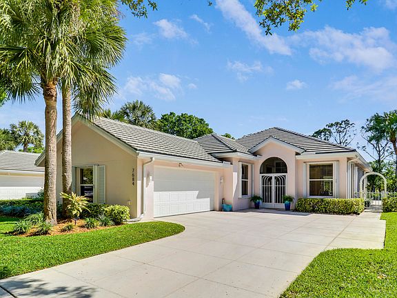 3rd image of 7684 SE Bay Cedar Circle