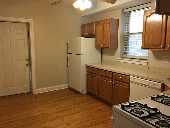 4th image of 2302 W Roscoe St APT 2F