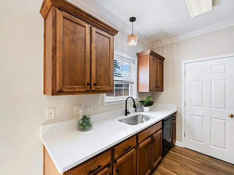 2271 Dewey Dr #J2 — Photo 24