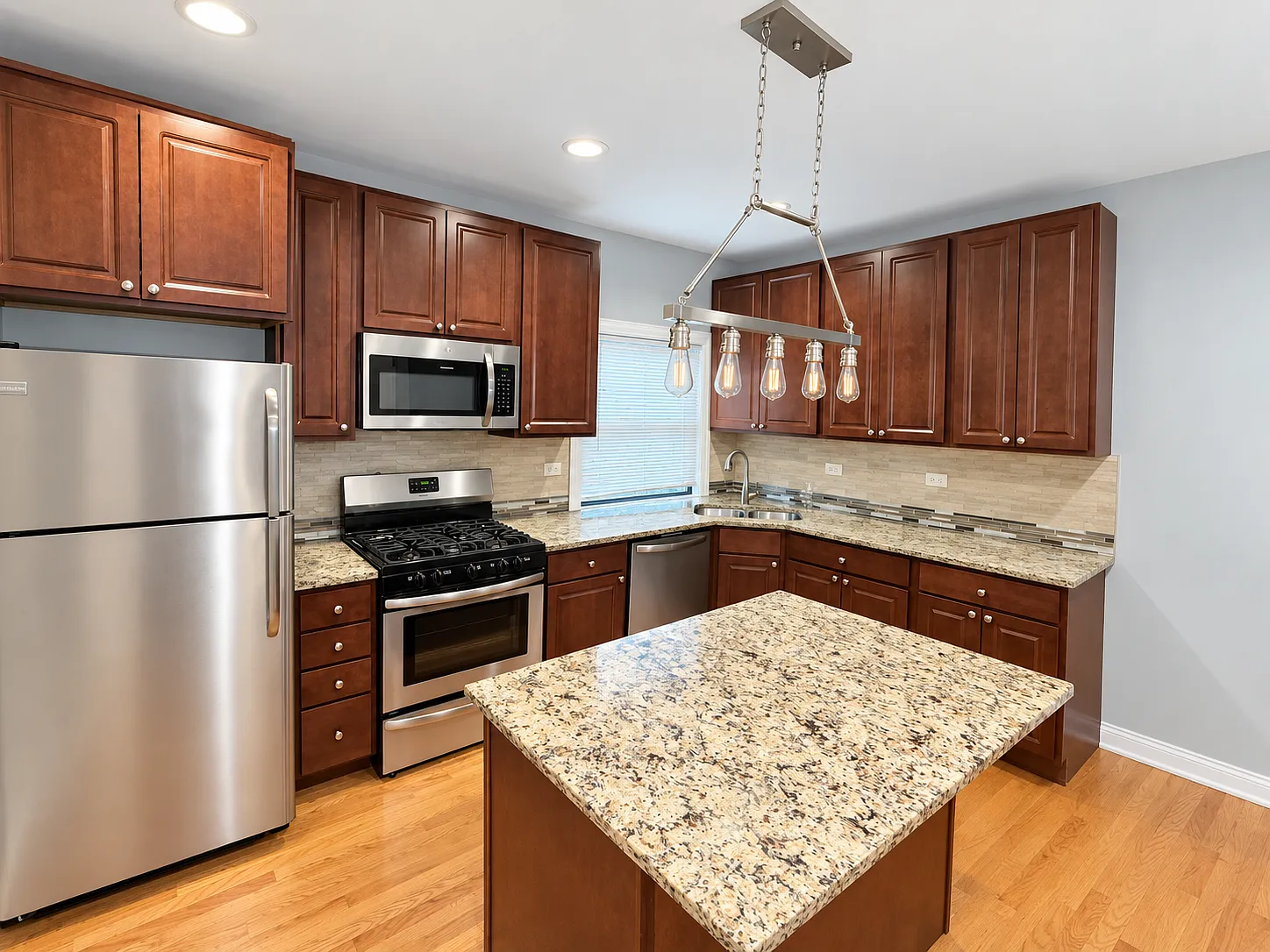 2 bed, $1,895 — Photo 2